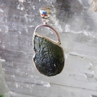 Verdant Threshold – Moldavite Silver Pendant (4.52g) Verdant Threshold – Moldavite Silver Pendant (4.52g)