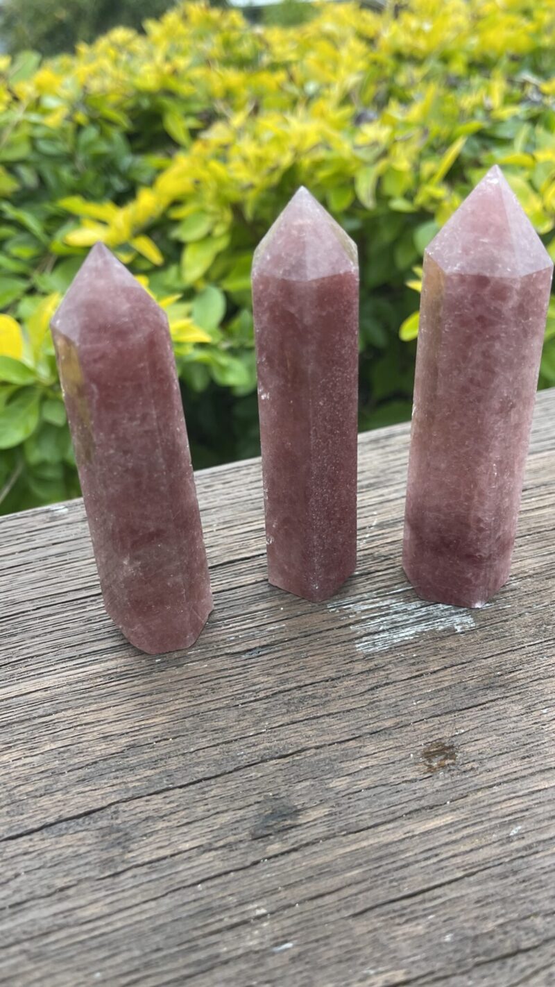 “Heart Whisper” – Strawberry Quartz Generator