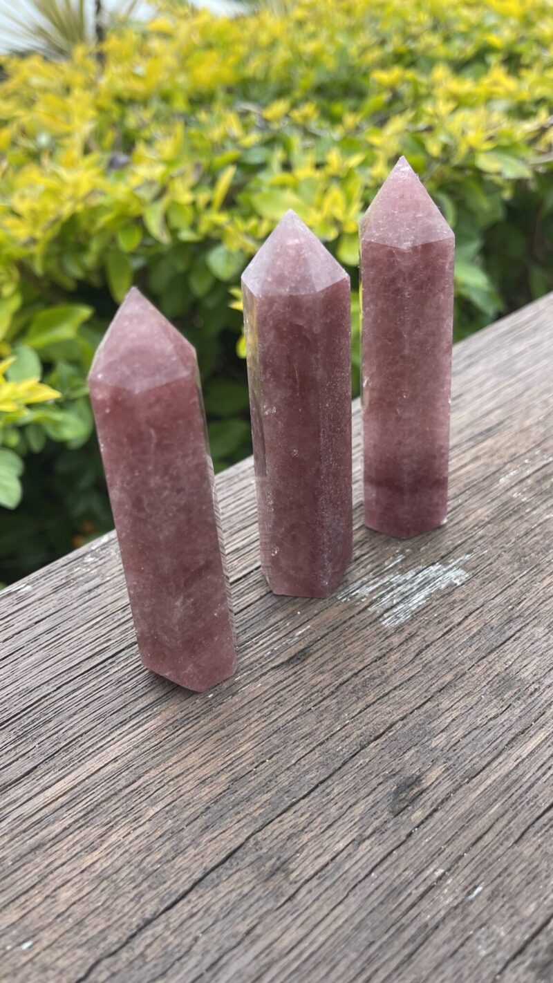 “Heart Whisper” – Strawberry Quartz Generator