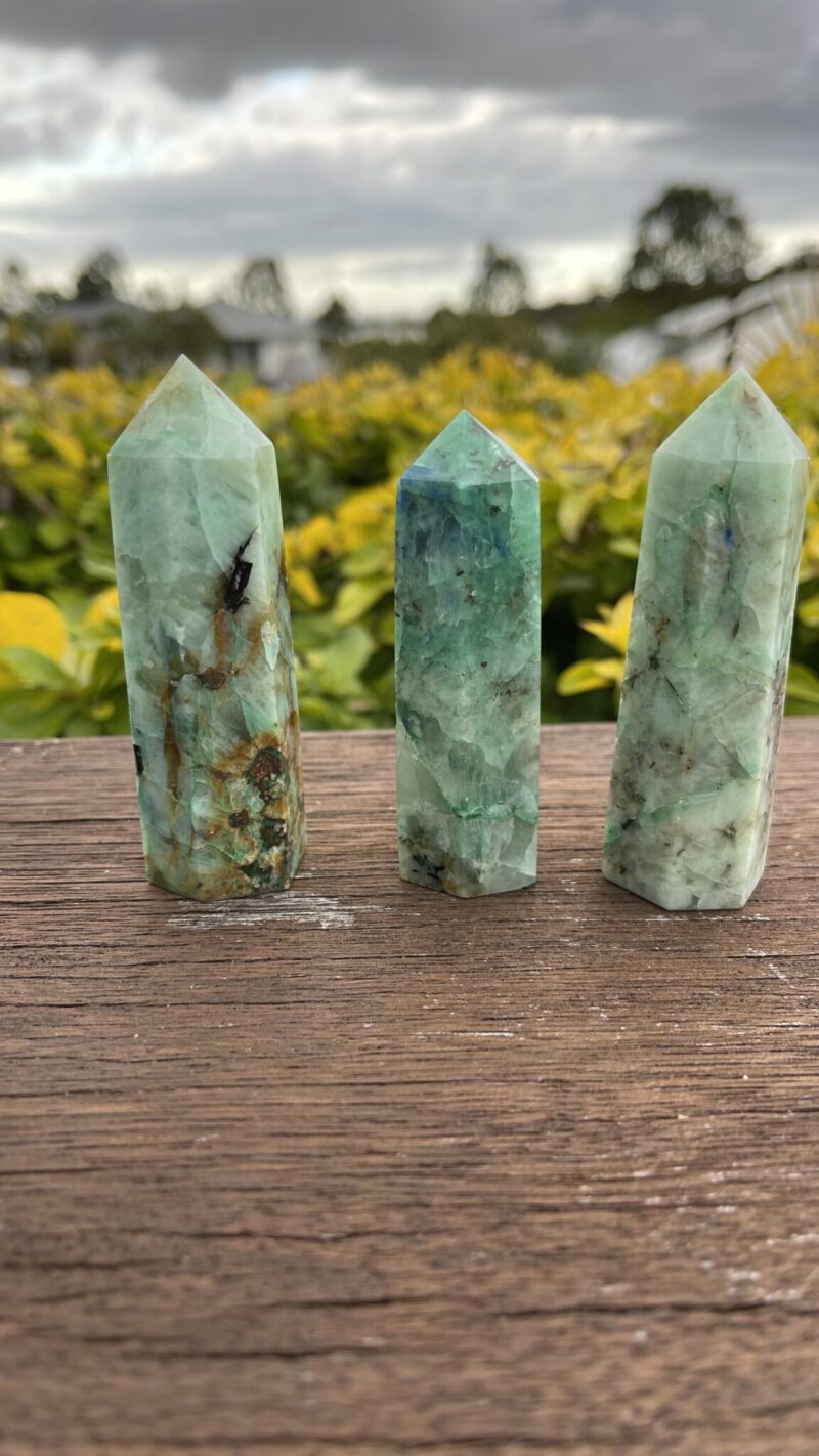 “Phoenix Stone” – Natural Fenghuanglite with Lapis Lazuli Inclusions (Approx. 8cm Tall)